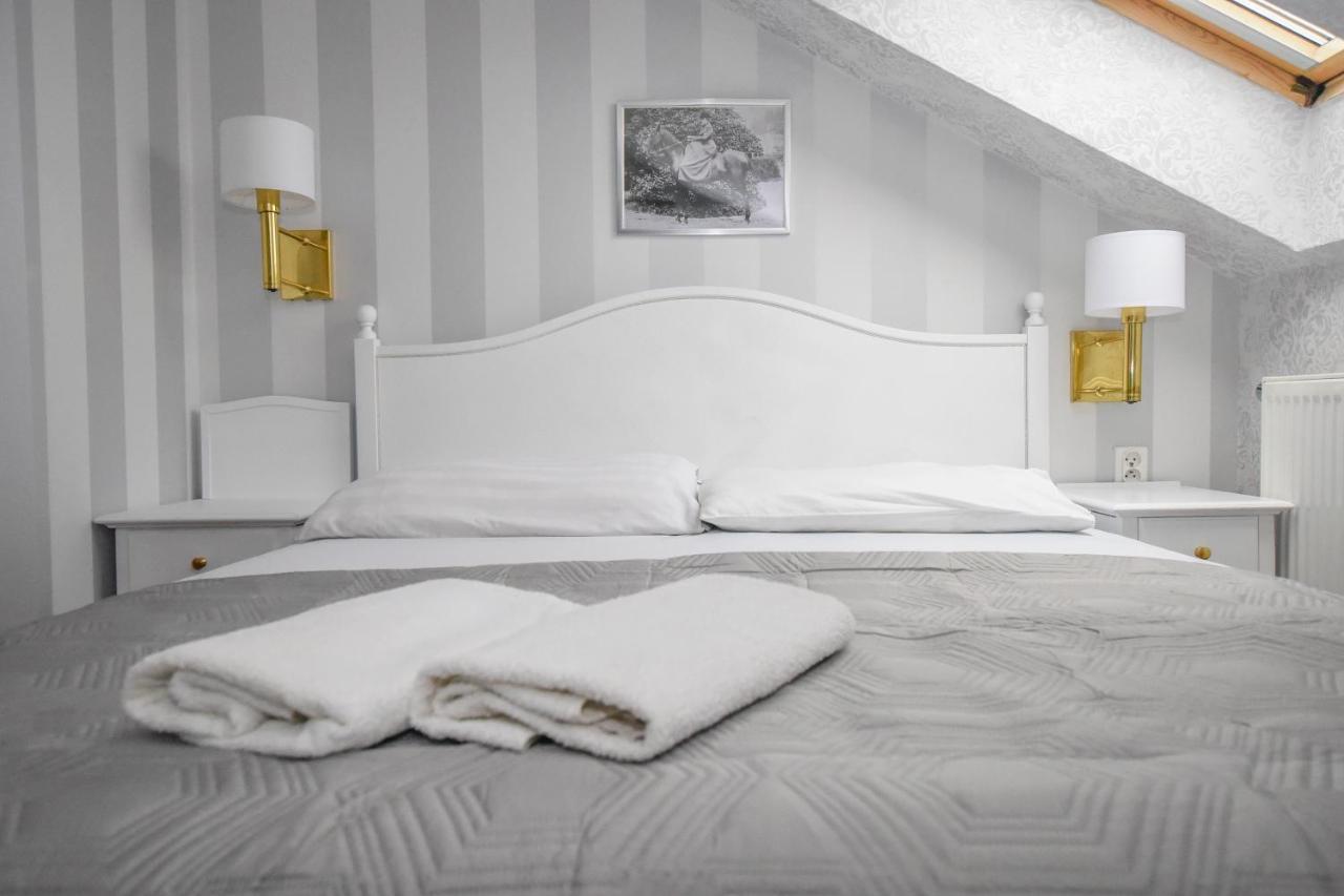 Dwor Ostoia Hotell Rymanów Exteriör bild