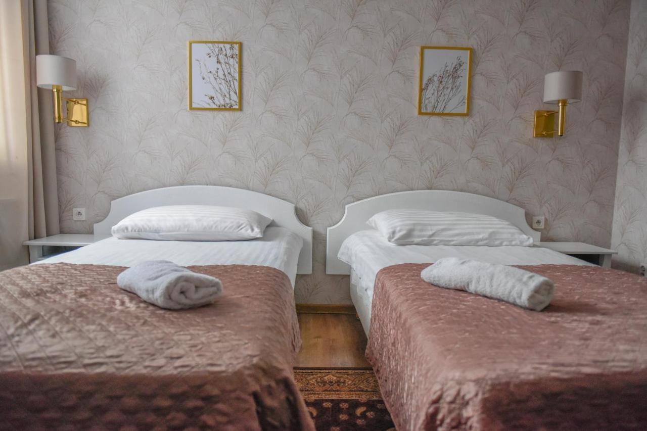 Dwor Ostoia Hotell Rymanów Exteriör bild