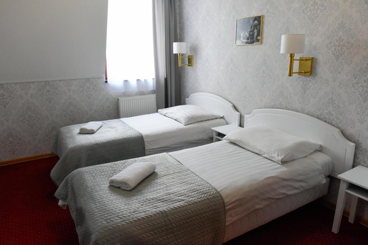 Dwor Ostoia Hotell Rymanów Exteriör bild