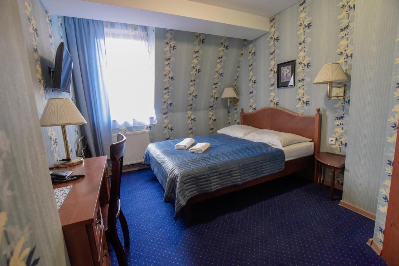 Dwor Ostoia Hotell Rymanów Exteriör bild