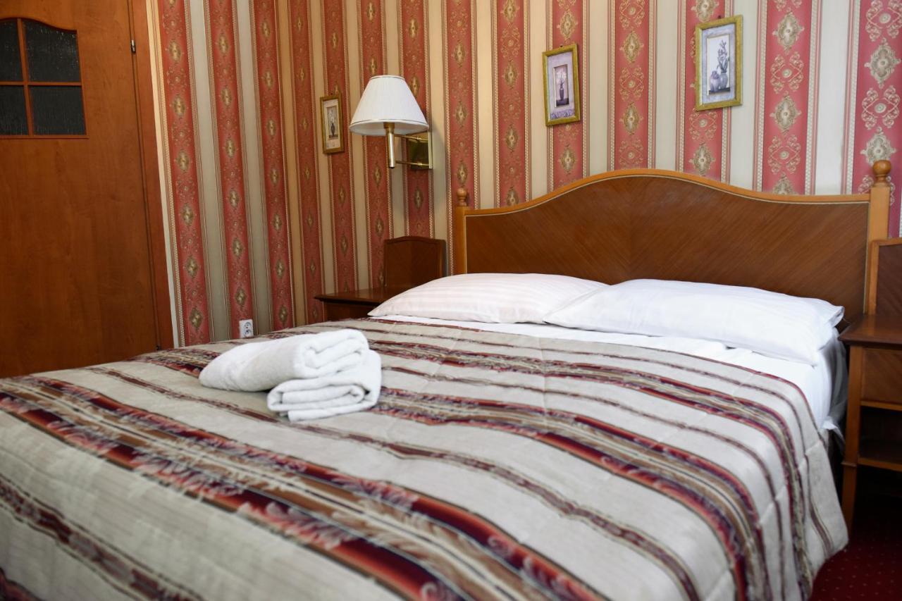 Dwor Ostoia Hotell Rymanów Exteriör bild