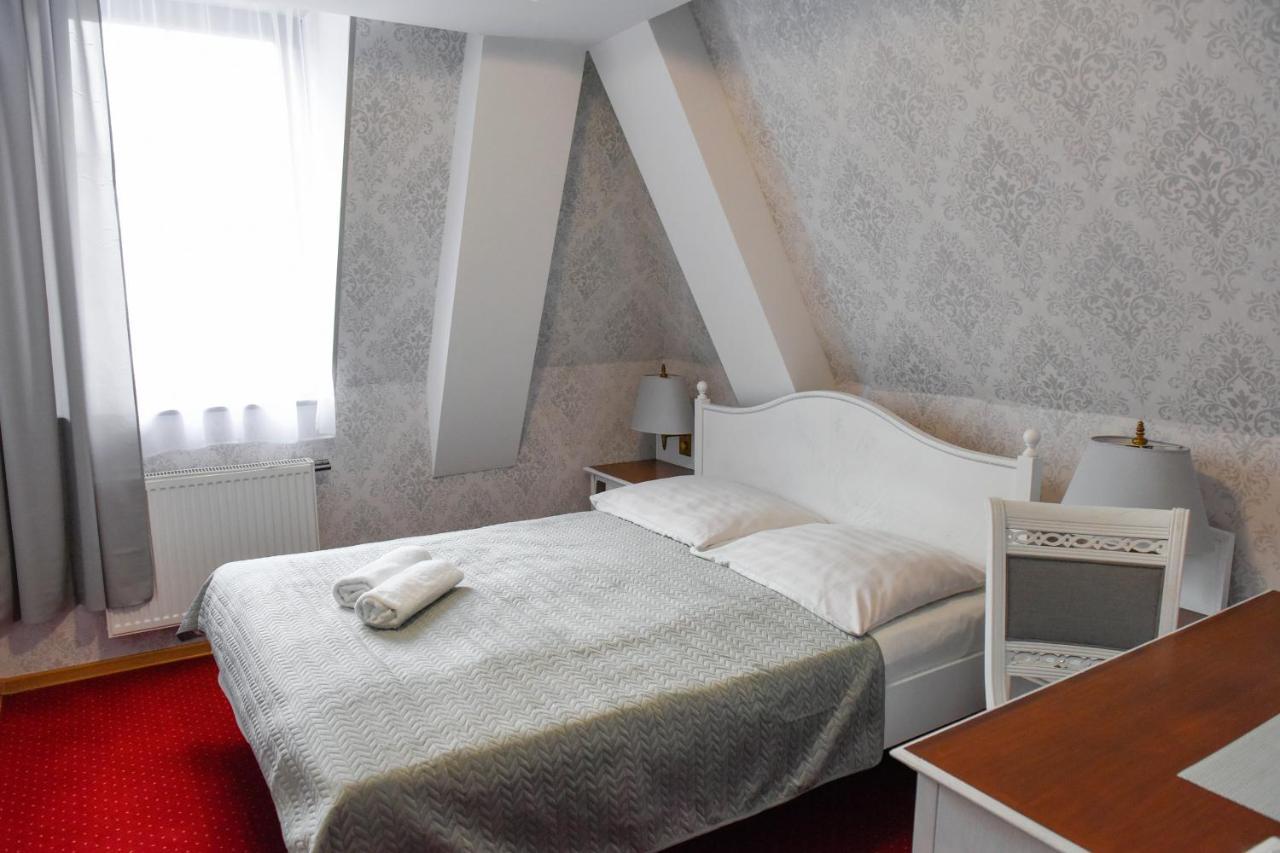 Dwor Ostoia Hotell Rymanów Exteriör bild