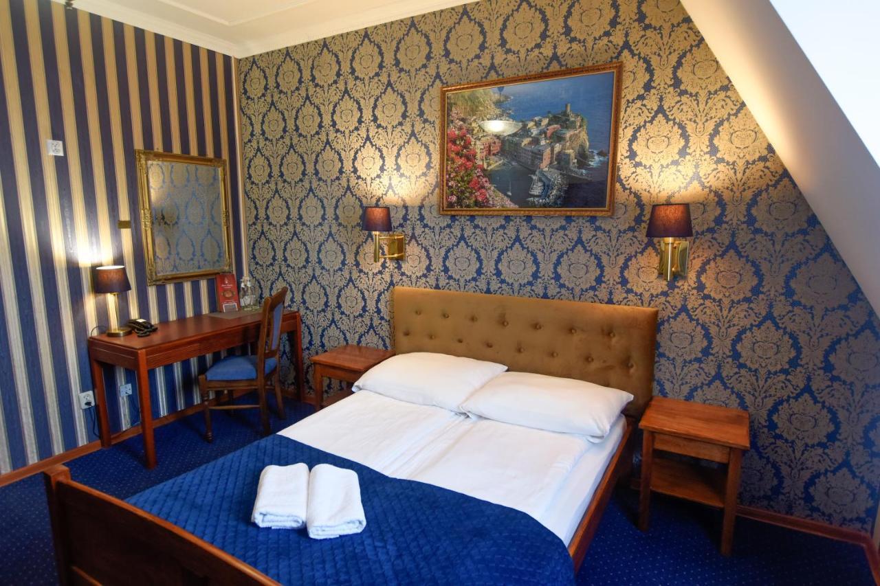 Dwor Ostoia Hotell Rymanów Exteriör bild