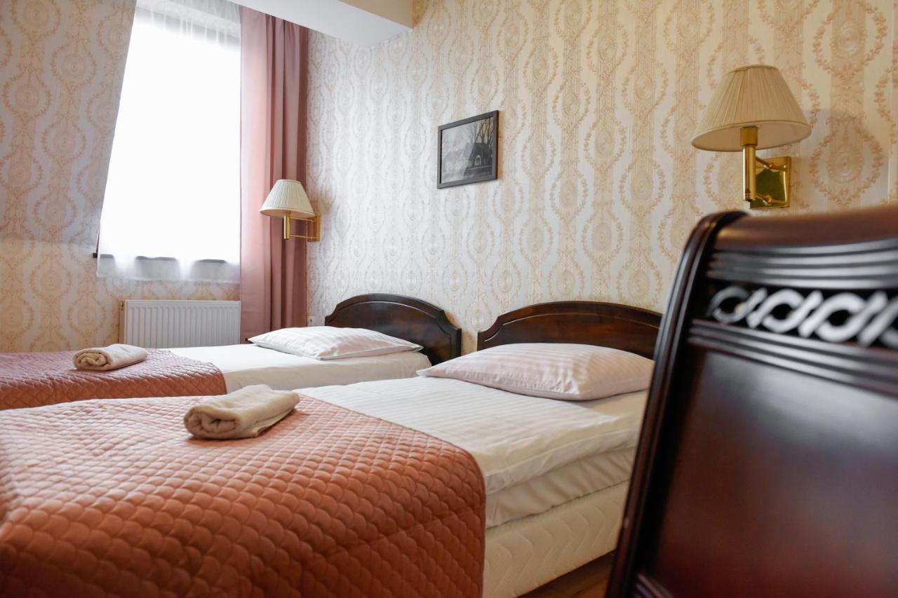 Dwor Ostoia Hotell Rymanów Exteriör bild