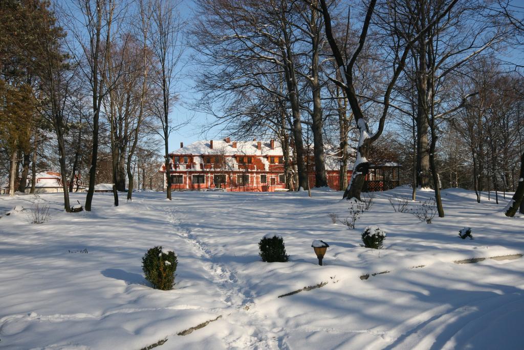 Dwor Ostoia Hotell Rymanów Exteriör bild