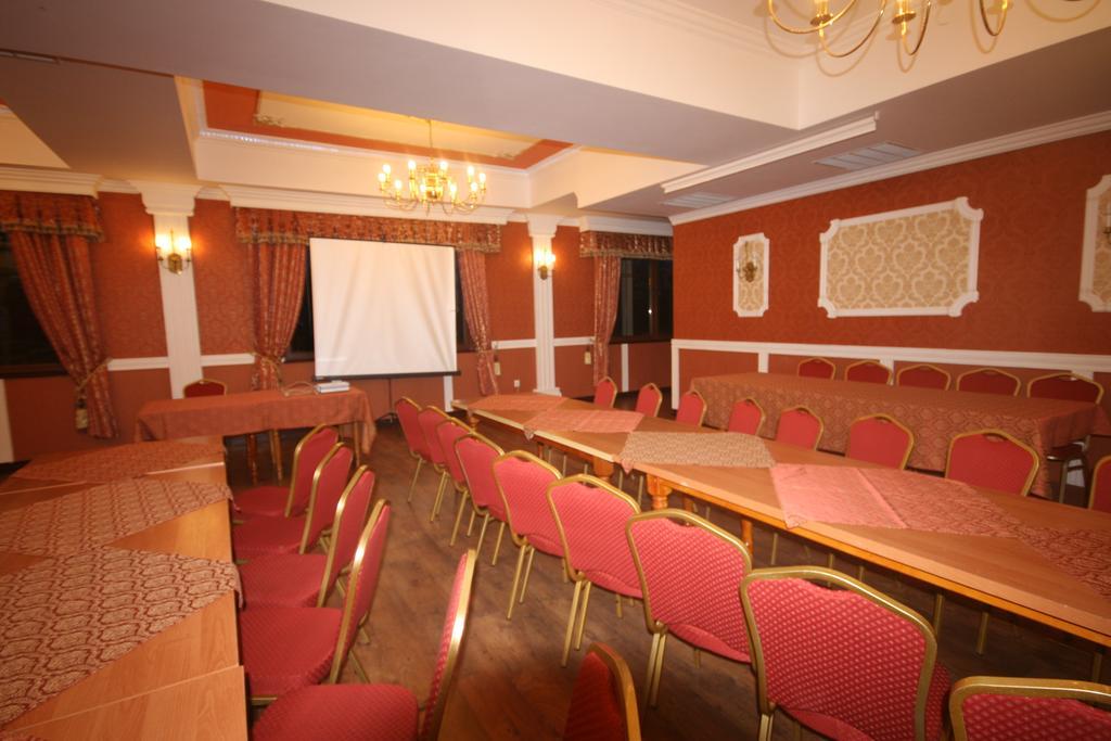 Dwor Ostoia Hotell Rymanów Exteriör bild