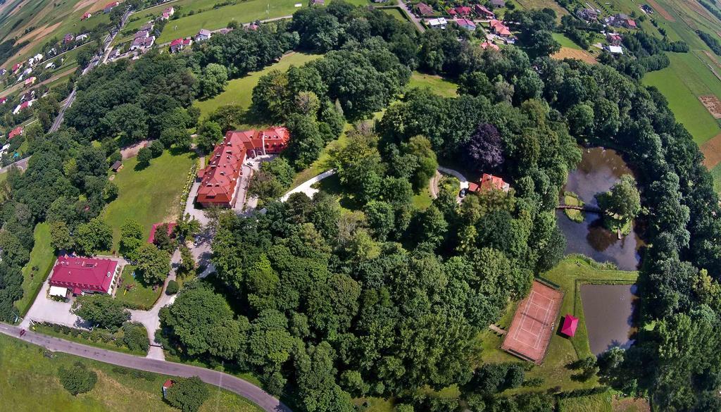 Dwor Ostoia Hotell Rymanów Exteriör bild