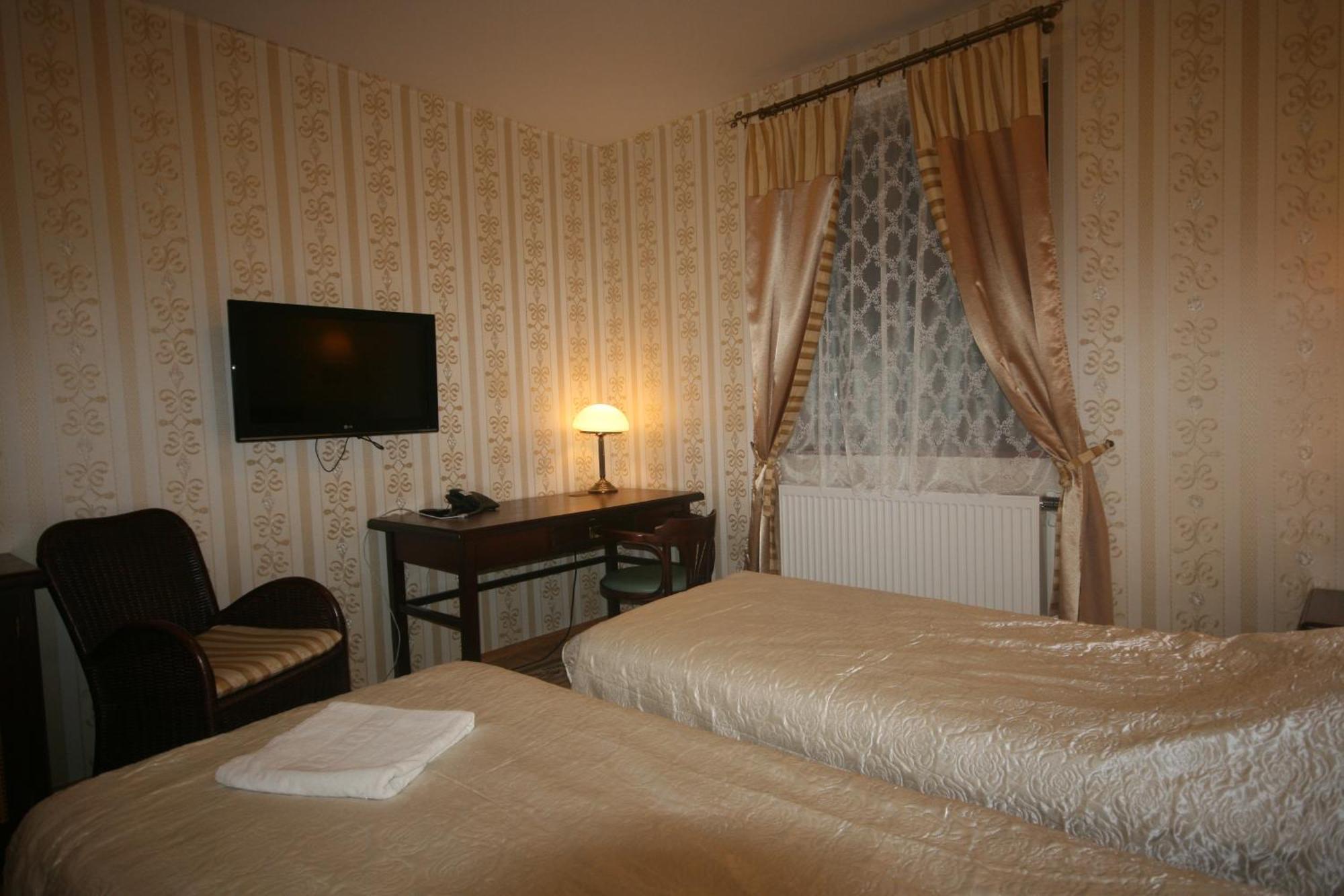 Dwor Ostoia Hotell Rymanów Rum bild