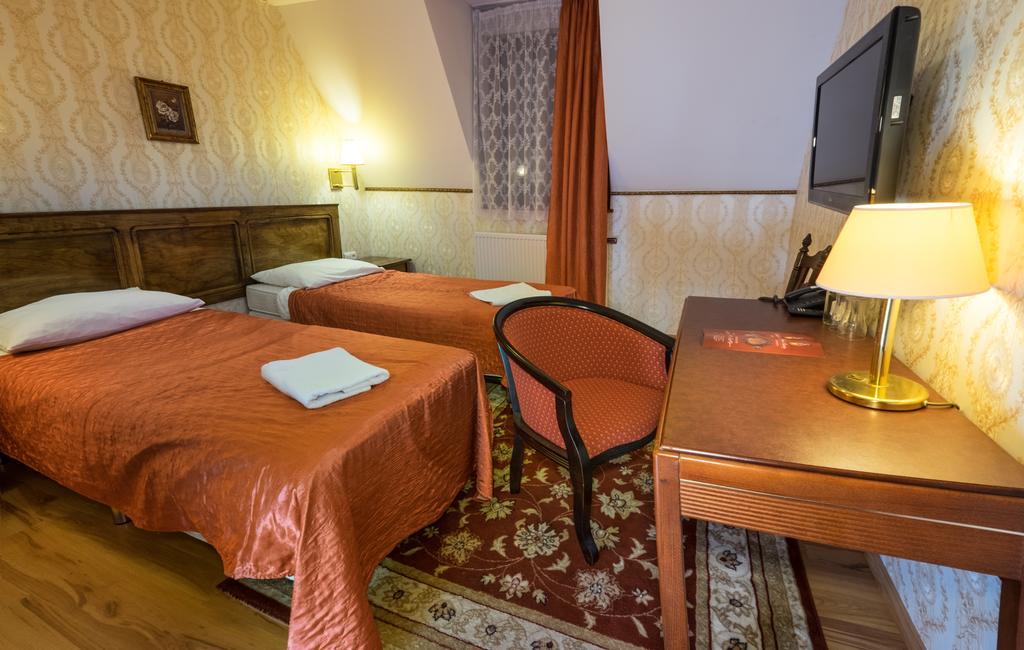 Dwor Ostoia Hotell Rymanów Exteriör bild