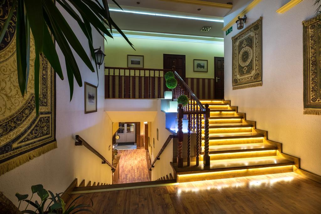 Dwor Ostoia Hotell Rymanów Exteriör bild