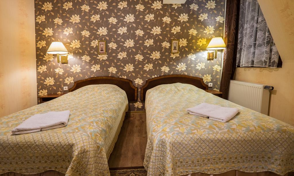 Dwor Ostoia Hotell Rymanów Exteriör bild